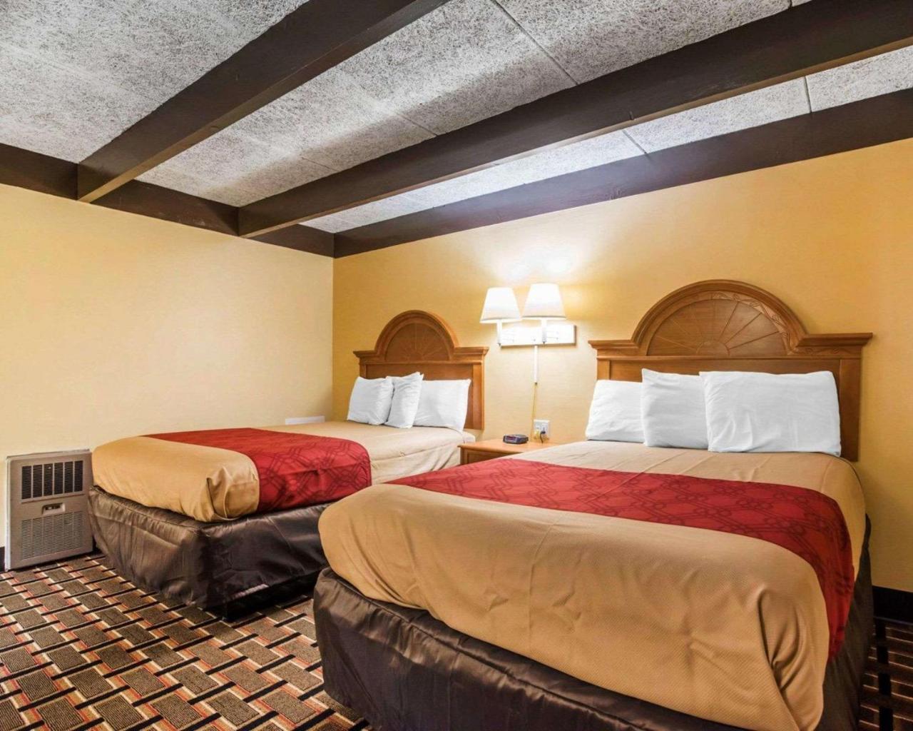 Econo Lodge New Paltz Buitenkant foto