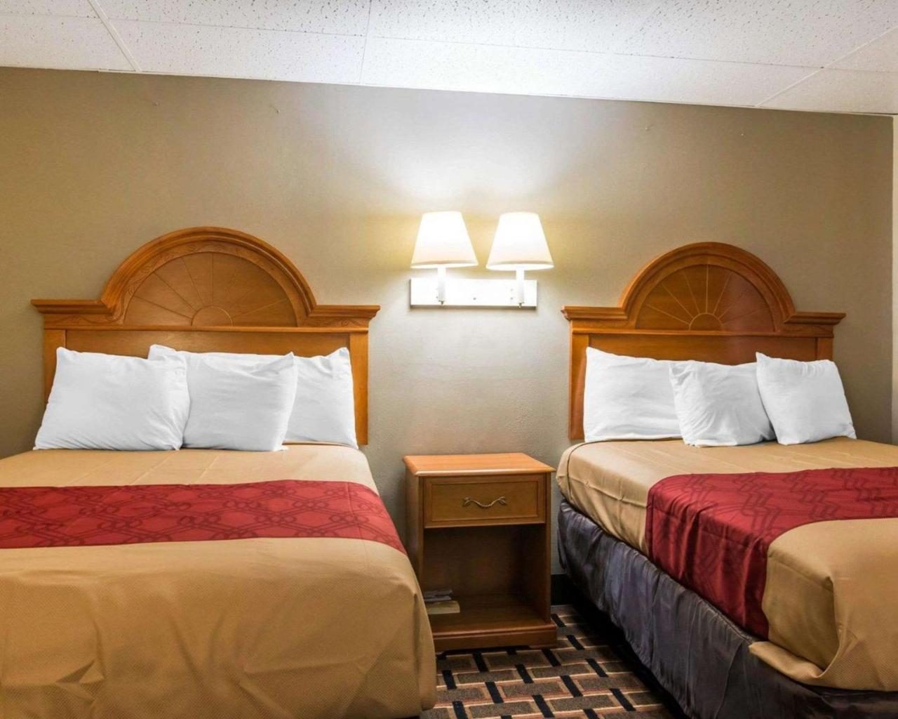 Econo Lodge New Paltz Buitenkant foto