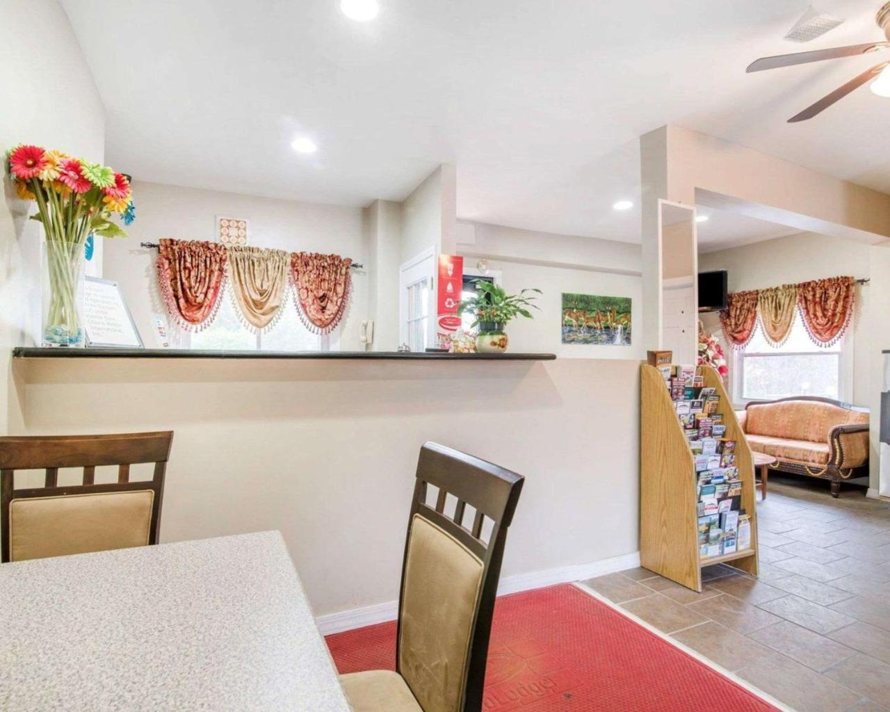 Econo Lodge New Paltz Buitenkant foto