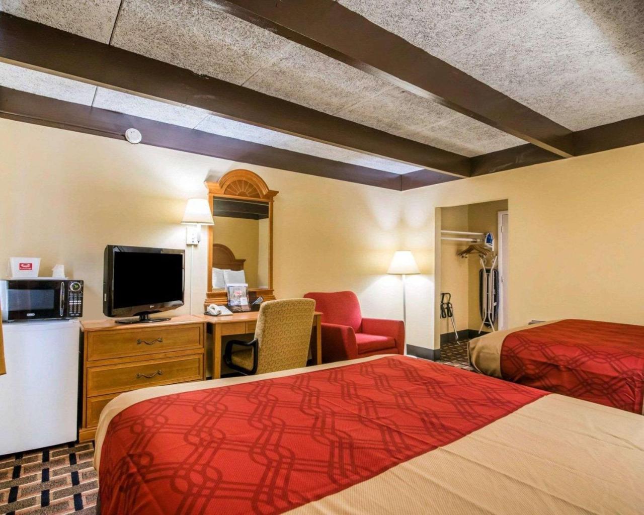 Econo Lodge New Paltz Buitenkant foto