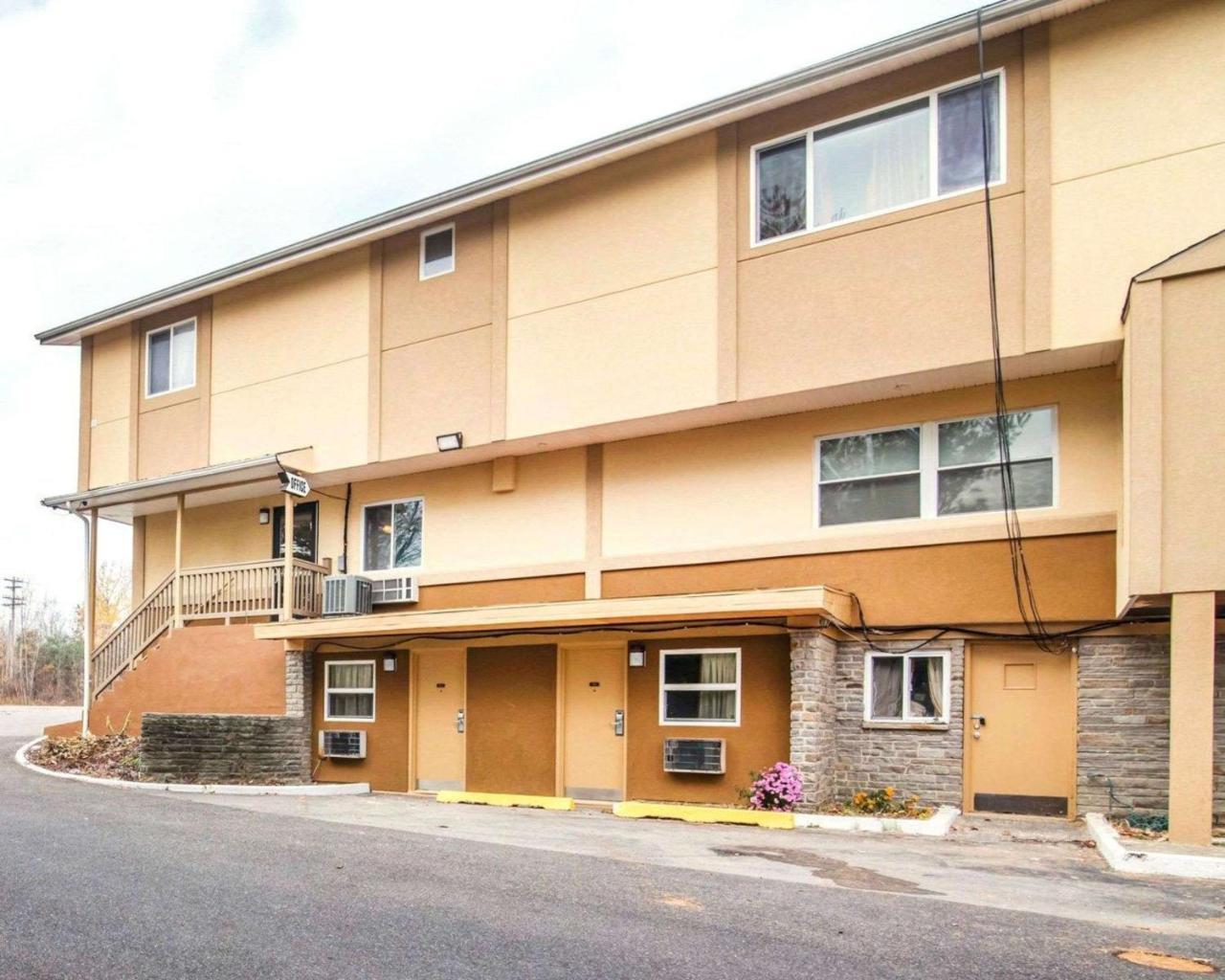 Econo Lodge New Paltz Buitenkant foto