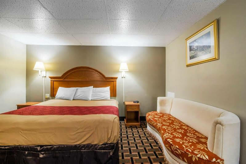 Econo Lodge New Paltz Buitenkant foto
